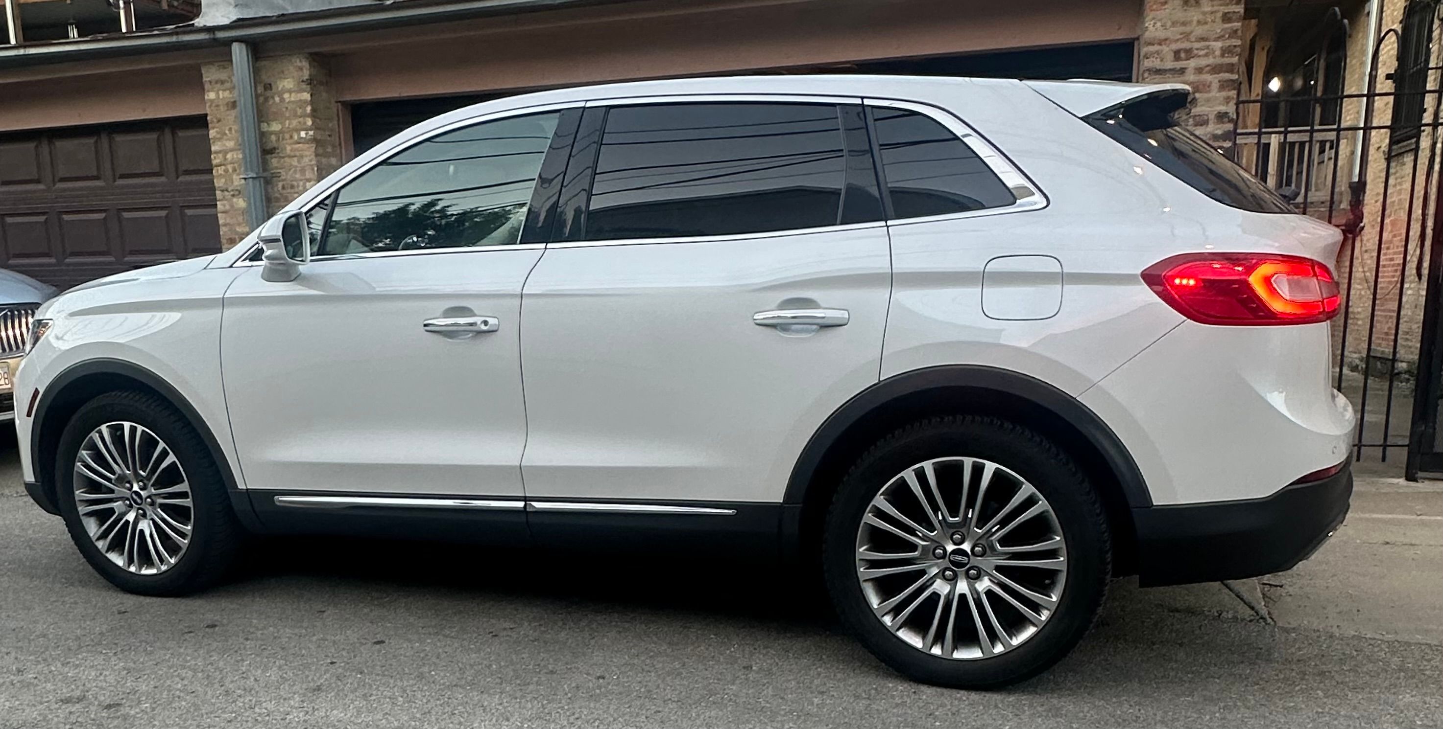 Used 2017 Lincoln MKX Reserve w/ Lincoln MKX Climate Package AWD/4WD image 16
