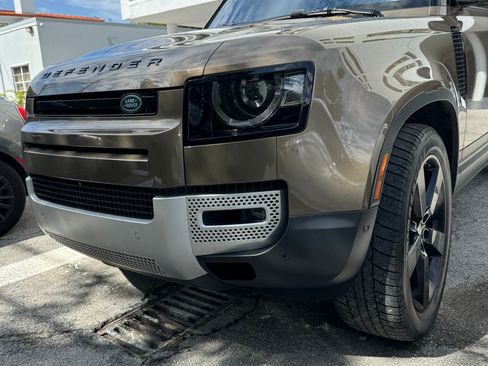 Used 2020 Land Rover Defender 110 SE image 5