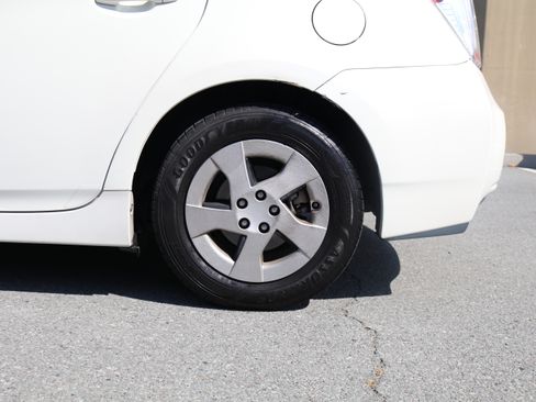 Used 2015 Toyota Prius Four w/ Deluxe Solar Roof Package FWD image 4