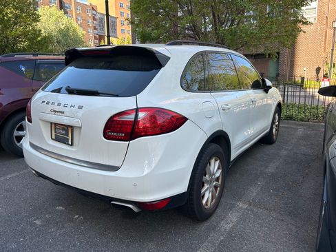 Used 2011 Porsche Cayenne AWD/4WD image 2