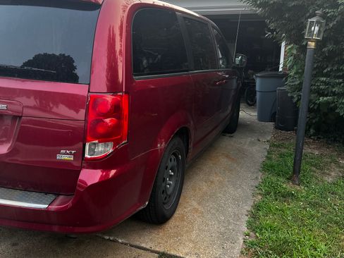 Used 2014 Dodge Grand Caravan SXT w/ Quick Order Package 29G SXT FWD image 5