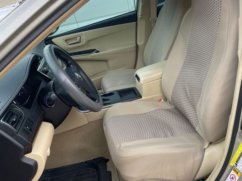 Used 2017 Toyota Camry LE image 4