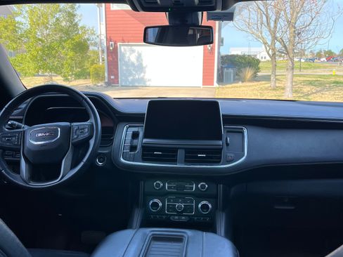 Used 2022 GMC Yukon XL AT4 image 10