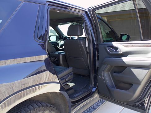 Used 2021 Chevrolet Tahoe Z71 w/ Luxury Package AWD/4WD image 27