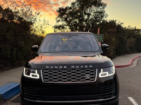 Used 2018 Land Rover Range Rover HSE image 1