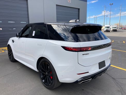 Used 2023 Land Rover Range Rover Sport SE Dynamic image 10