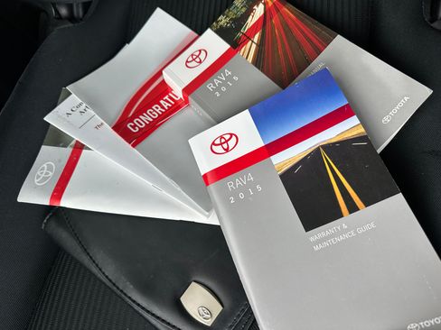 Used 2015 Toyota RAV4 LE image 8