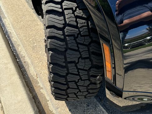 Used 2023 Land Rover Defender 110 image 8