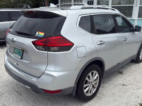 Used 2017 Nissan Rogue SV FWD image 6