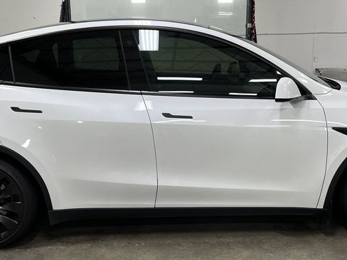 Used 2023 Tesla Model Y Performance image 1