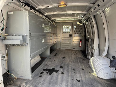 Used 2013 Chevrolet Express 2500 image 15