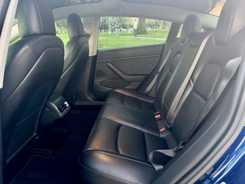 Used 2018 Tesla Model 3 Long Range image 10