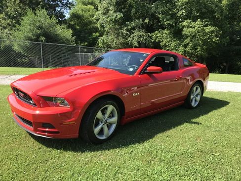 Used 2014 Ford Mustang GT image 11
