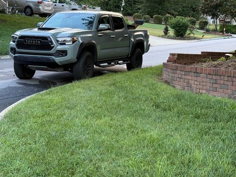 Used 2021 Toyota Tacoma TRD Pro AWD/4WD image 2