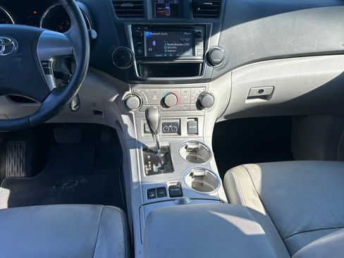 Used 2013 Toyota Highlander SE AWD/4WD image 8