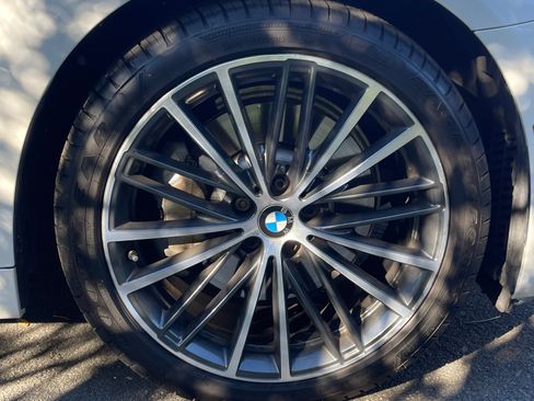 Used 2022 BMW 530i w/ Convenience Package image 4