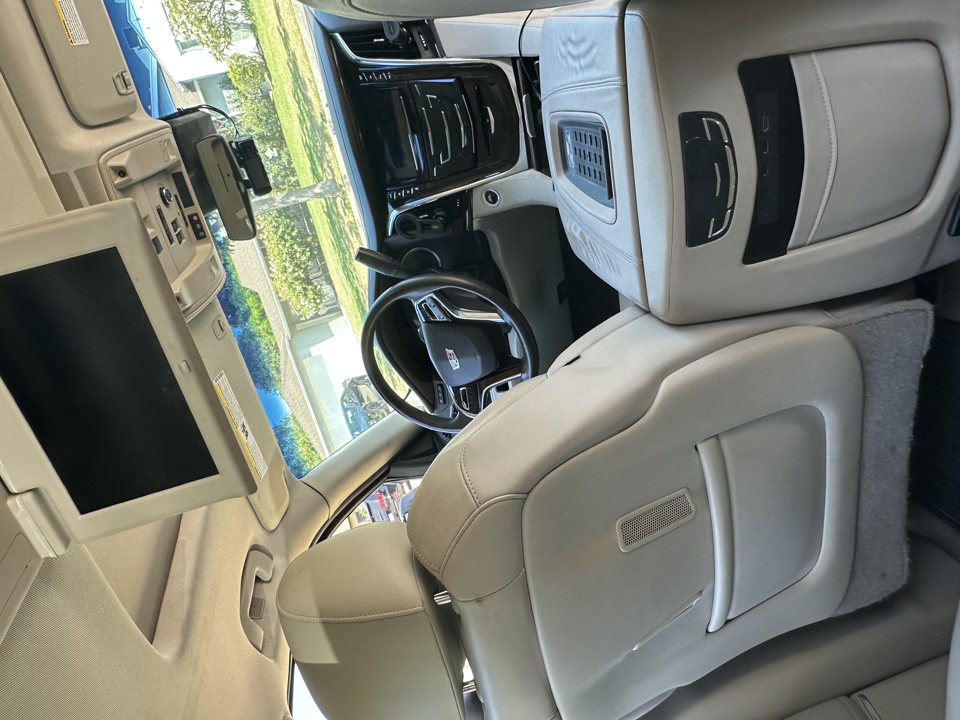 Used 2017 Cadillac Escalade Premium Luxury RWD image 12