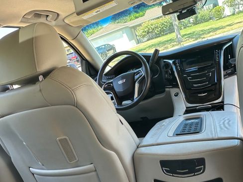 Used 2017 Cadillac Escalade Premium Luxury RWD image 12