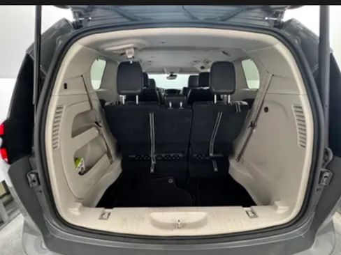 Used 2022 Chrysler Pacifica Touring-L FWD image 7