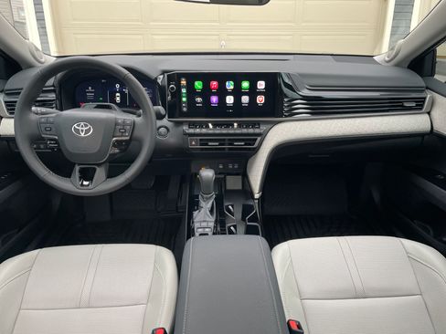 Used 2025 Toyota Camry XLE image 2