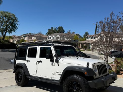 Used 2010 Jeep Wrangler Unlimited Sport image 1