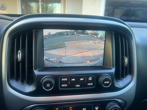 Used 2016 Chevrolet Colorado LT image 11