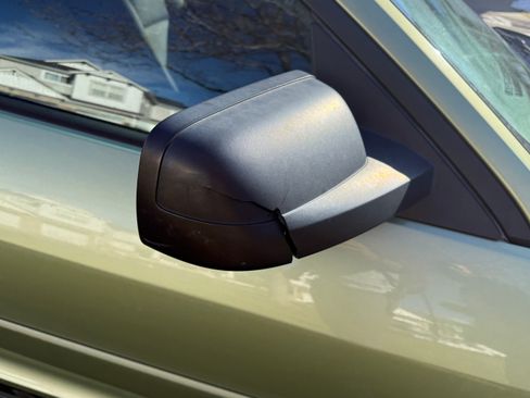 Used 2005 Ford Mustang Deluxe Convertible image 14