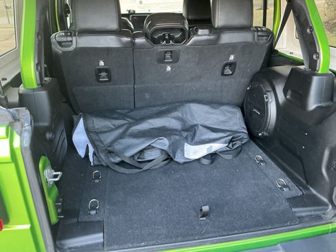 Used 2018 Jeep Wrangler Unlimited Sahara image 17