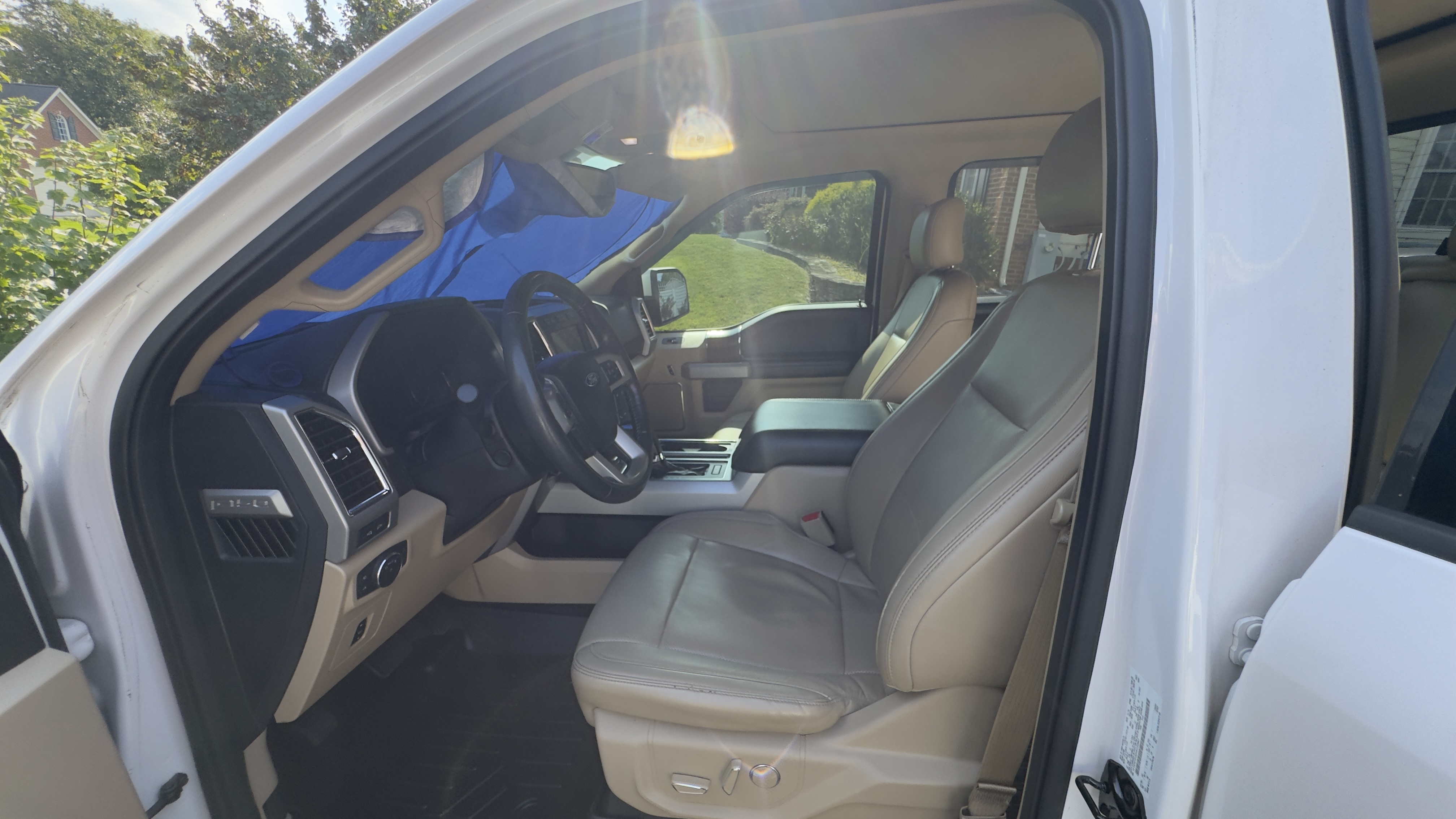 Used 2017 Ford F150 Lariat w/ Equipment Group 502A Luxury AWD/4WD image 10