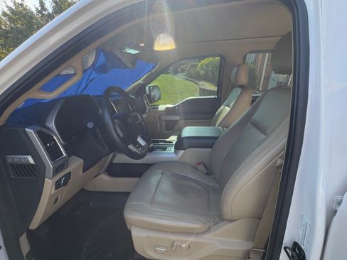 Used 2017 Ford F150 Lariat w/ Equipment Group 502A Luxury AWD/4WD image 10