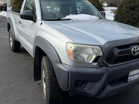 Used 2012 Toyota Tacoma 4x4 Regular Cab image 1
