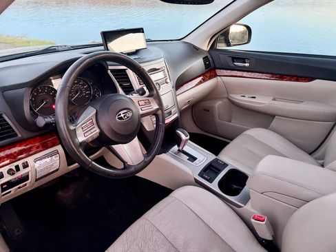 Used 2011 Subaru Outback 2.5i Limited w/ PWR Moonroof Pkg AWD/4WD image 11