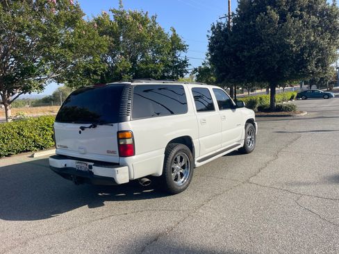 Used 2004 GMC Yukon XL Denali image 5