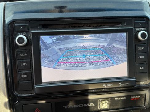 Used 2015 Toyota Tacoma PreRunner image 17