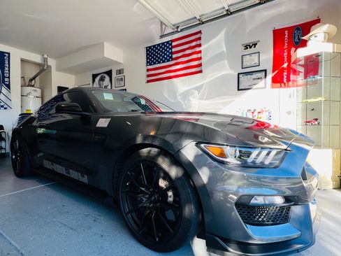 Used 2016 Ford Mustang Shelby GT350 w/ Track Package image 5