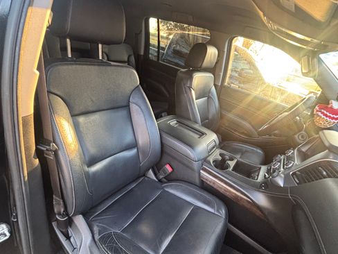 Used 2019 Chevrolet Suburban LT image 2