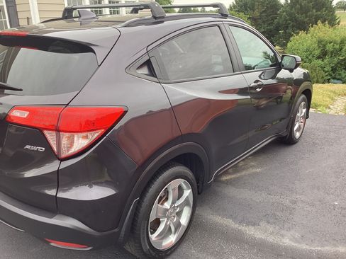 Used 2017 Honda HR-V EX image 2