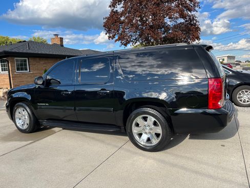 Used 2013 GMC Yukon XL SLT w/ SLT-2 Equipment Package image 6