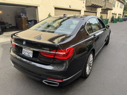 Used 2016 BMW 740i image 4