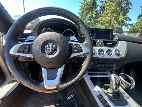 Used 2009 BMW Z4 sDrive35i image 9