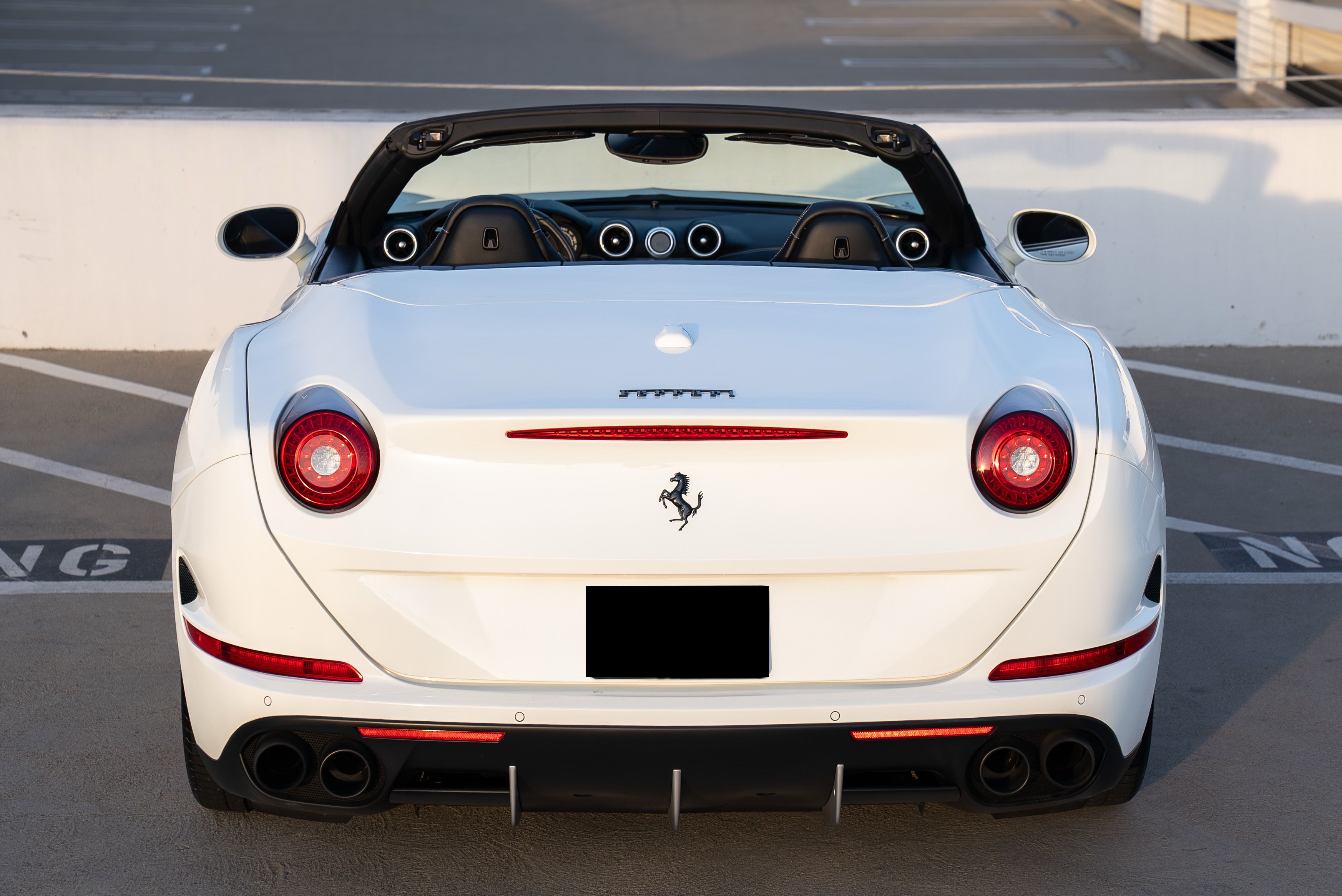 Used 2017 Ferrari California T RWD image 9