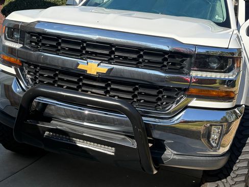 Used 2018 Chevrolet Silverado 1500 LT w/ All Star Edition image 12