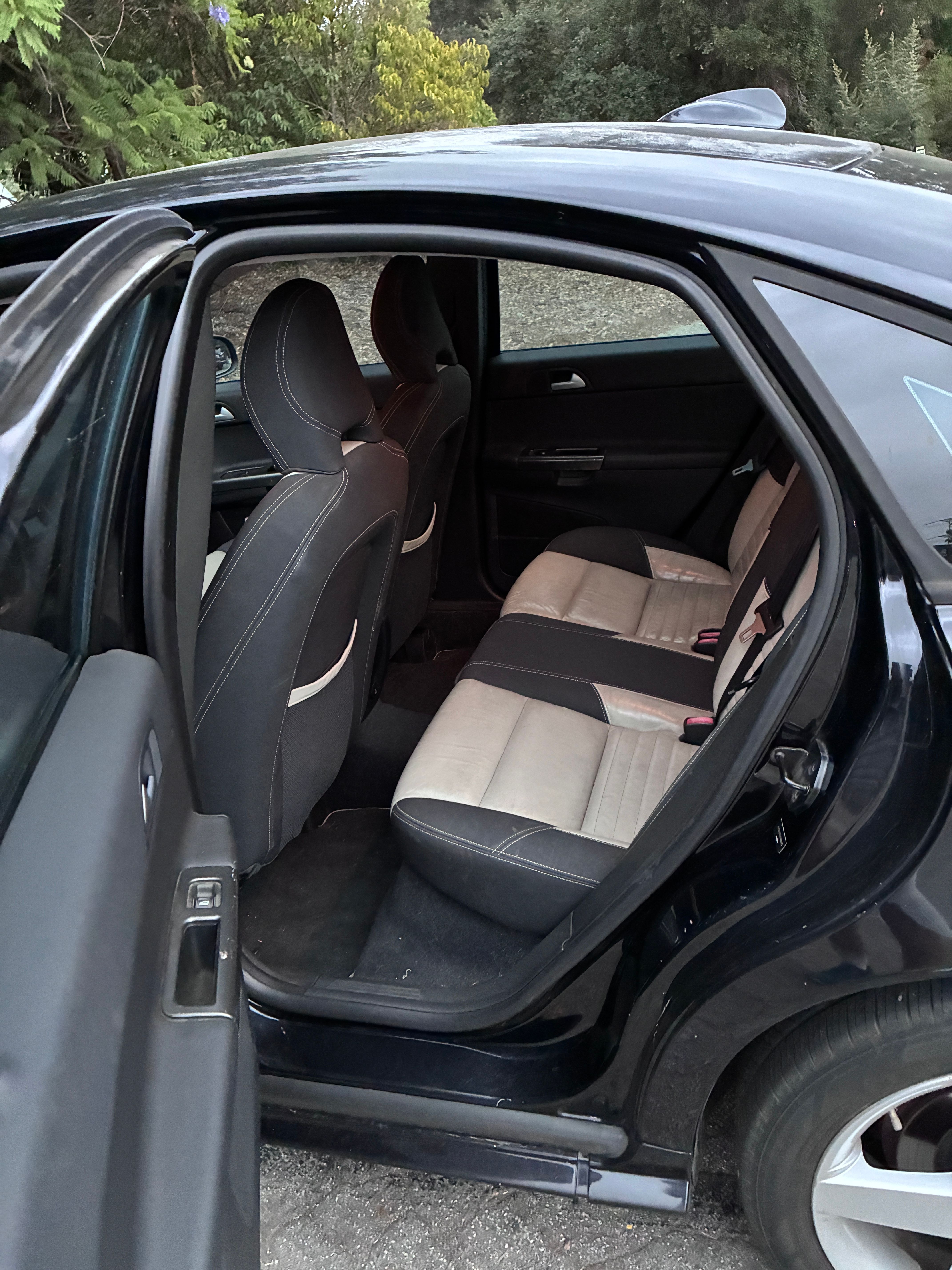 Used 2010 Volvo S40 T5 R-Design FWD image 5