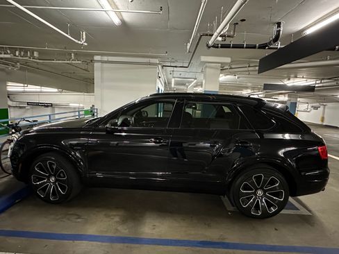Used 2020 Bentley Bentayga image 1