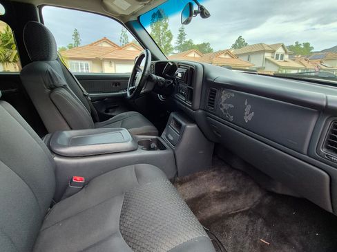 Used 2002 Chevrolet Avalanche 4x4 w/ Off-Road Suspension Pkg image 10