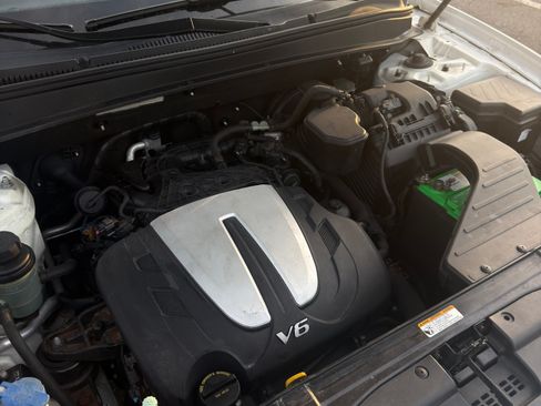 Used 2010 Hyundai Santa Fe SE image 8