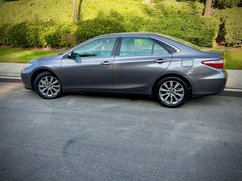 Used 2016 Toyota Camry XLE w/ Convenience Package FWD image 1