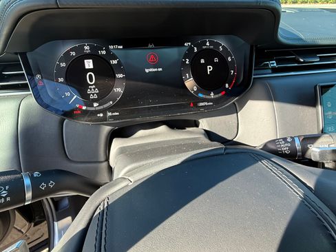 Used 2024 Land Rover Range Rover Long Wheelbase Autobiography image 14