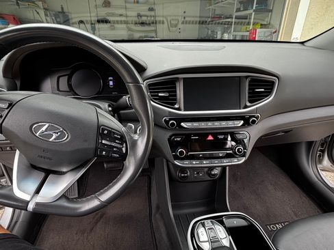 Used 2019 Hyundai Ioniq Limited FWD image 11