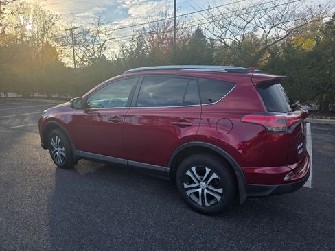 Used 2018 Toyota RAV4 LE image 2